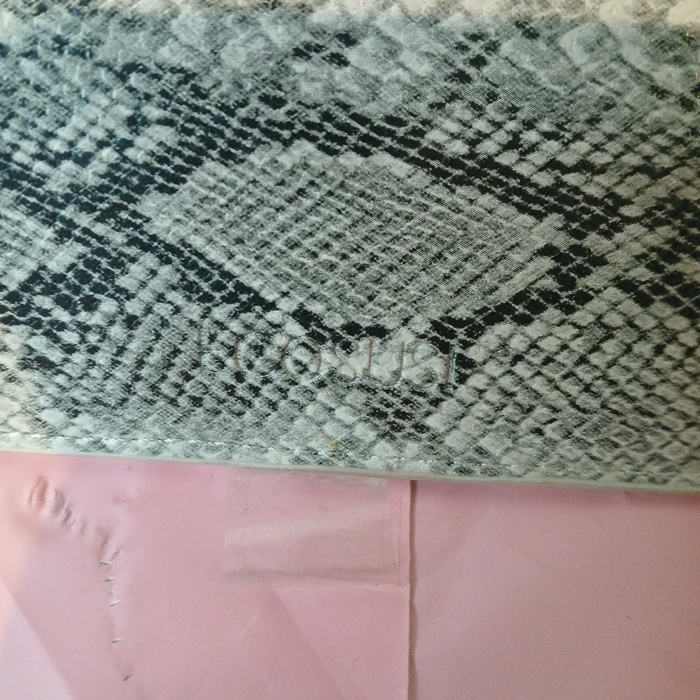 Ecosusi Faux Snake‎ Coin Pouch Card Wallet With Tassels And Keyring NWOT!